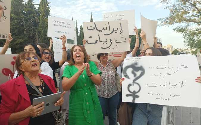 صور: تونسيات يتضامنّ مع الايرانيات 